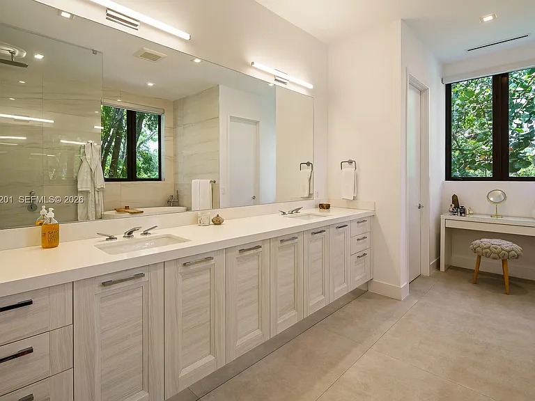 4760 SW 76th Ter — Photo 16