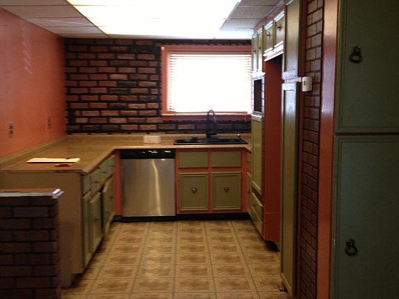 4th image of 475 Lakeside Dr