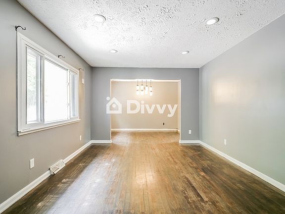 3rd image of 1010 Caldwell Dr