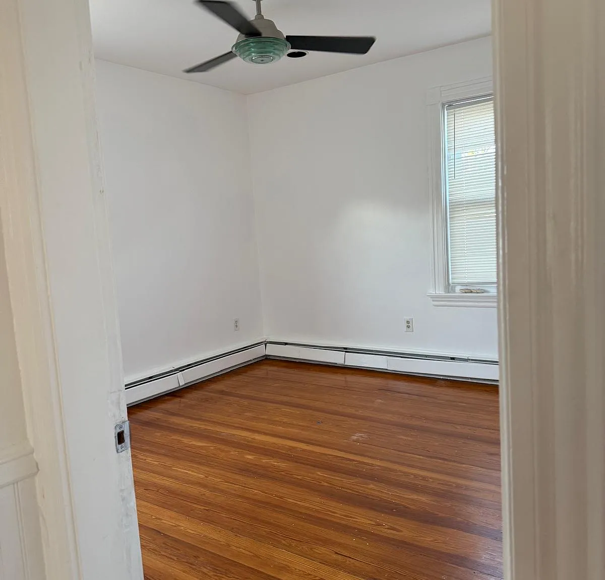 3 bed, 1100 sqft, $2,200 — Photo 4