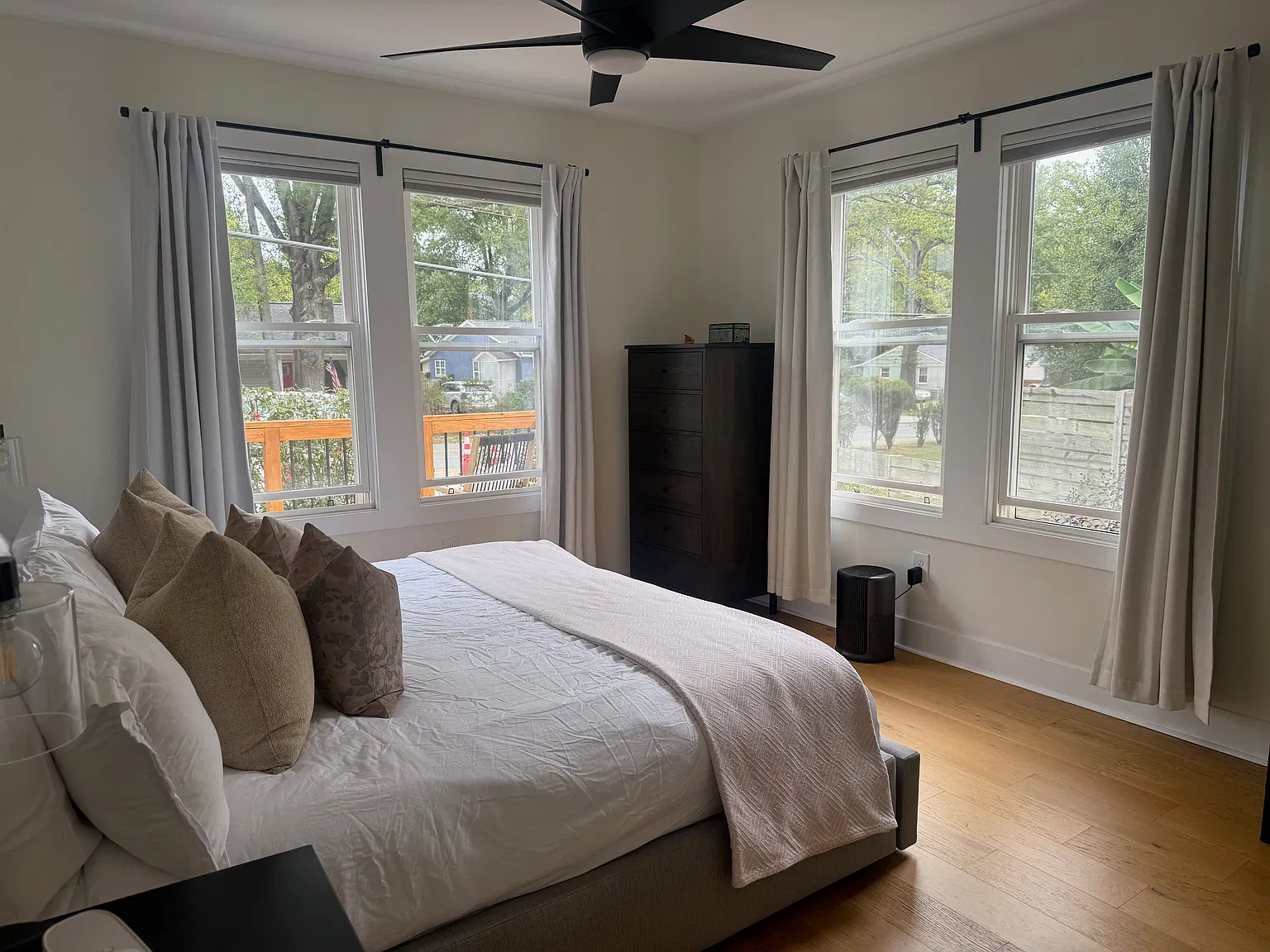 4 bed, 3.5 bath, 2240 sqft, $4,600 — Photo 2
