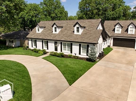 2nd image of 1210 W Country Club Ter