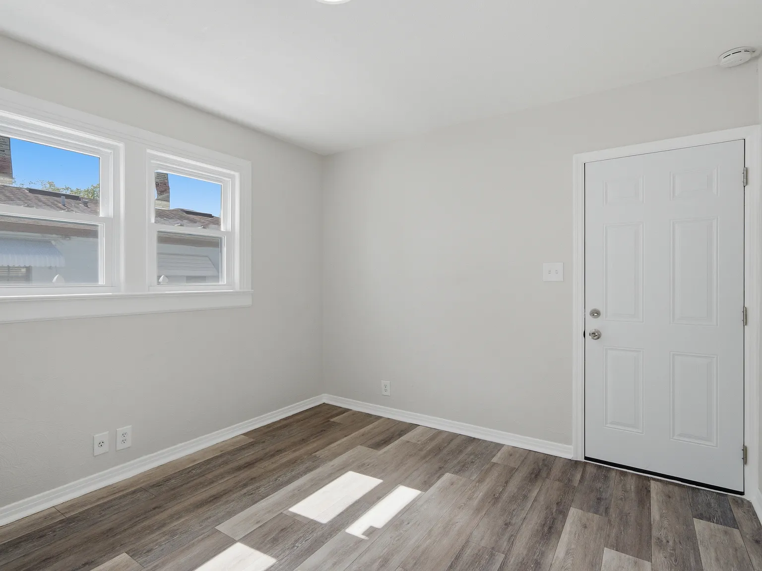 Main — Photo 4