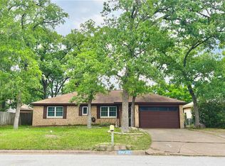 2703 Allen Forest Dr, Bryan, TX 77803