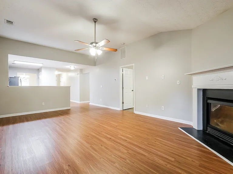 533 Arrowhead Dr — Photo 5