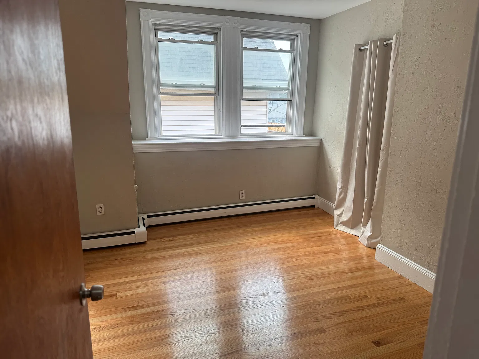 1 bed, 700 sqft, $1,900 — Photo 1