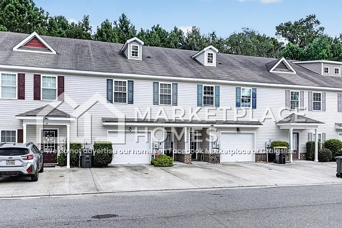 3 bed, 2.5 bath, 1750 sqft, $2,100 — Photo 2