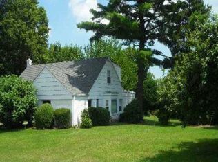 5 Whitman Rd, Great Neck, NY 11023