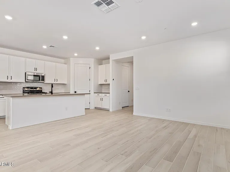 21301 W Roanoke Ave — Photo 12
