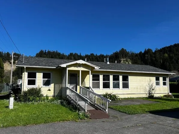 471 Hilltop Dr, Rio Dell, CA 95562