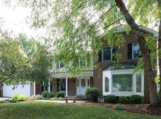 3117 Charlemagne Ln, St Charles, IL