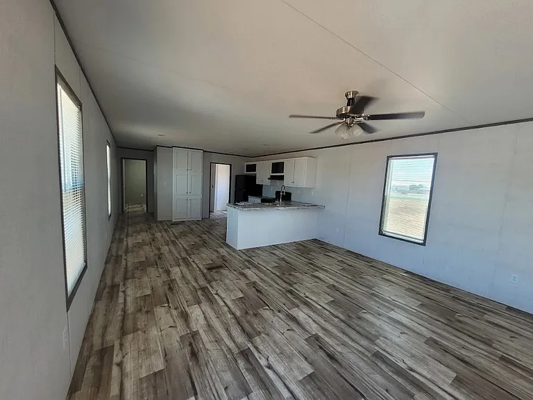 8801 Private Road 7325 — Photo 4