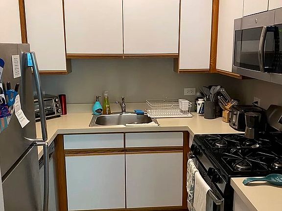 5th image of 800 S Leavitt St #1E