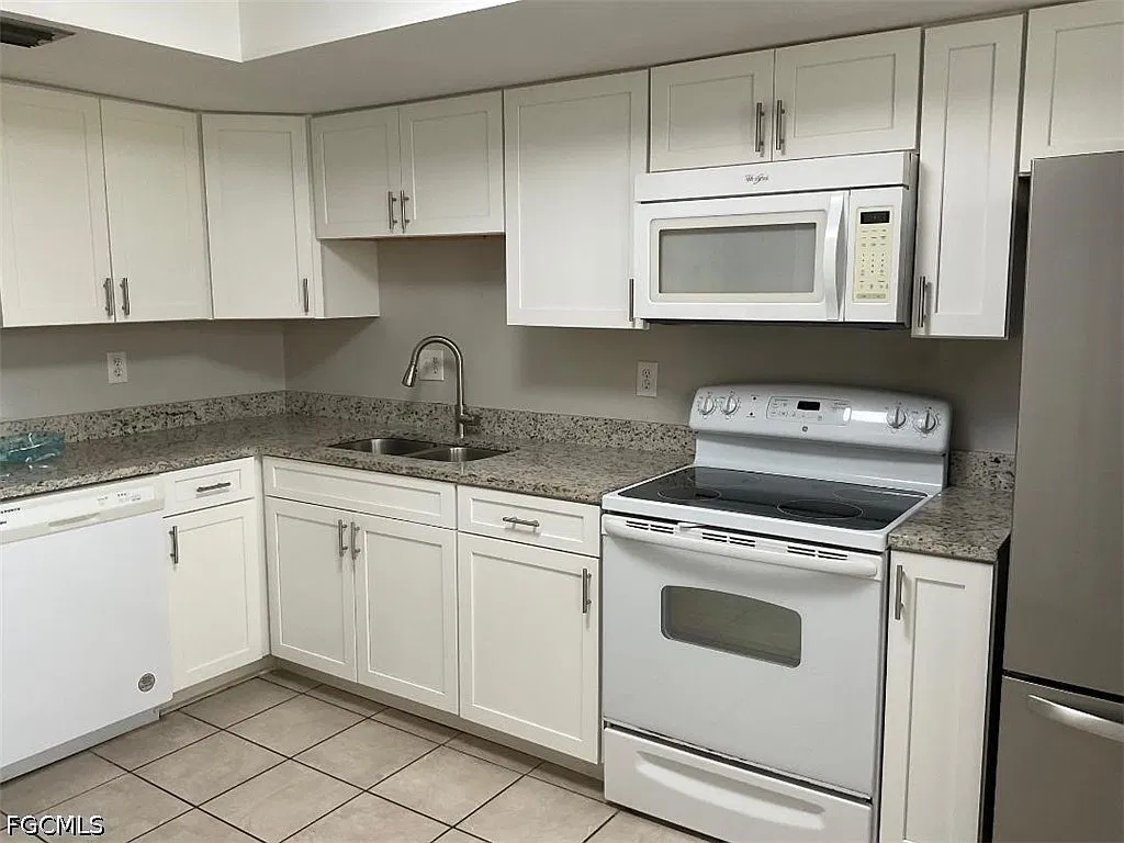 2 bed, 2.0 bath, 1181 sqft, $16,000 — Photo 2
