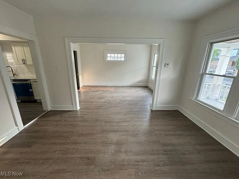 1555 Cordova Ave #LOWER — Photo 4