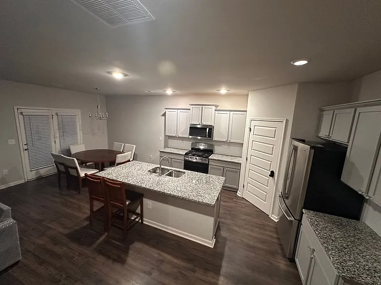 3283 Hawthorn Farm Blvd — Photo 3