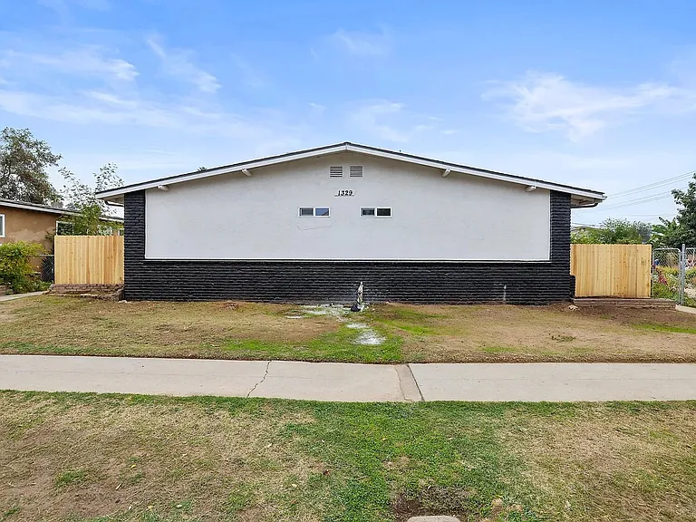 1329 E San Ramon Ave — Photo 1