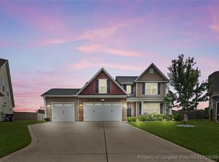 1413 Amen Ct, Hope Mills, NC 28348