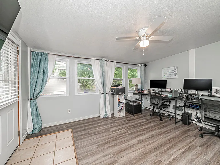 224 W Chestnut St — Photo 17