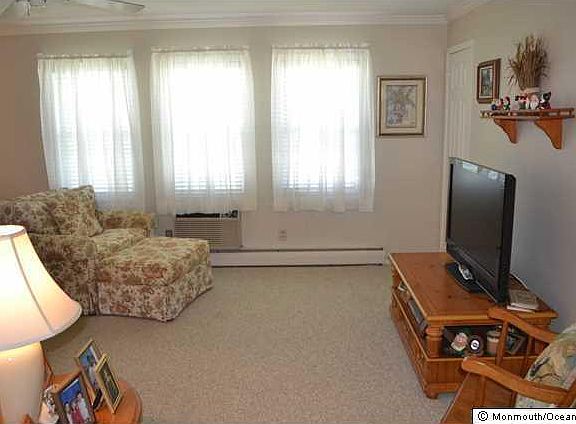 5th image of 310 Maryland Ave APT 10B