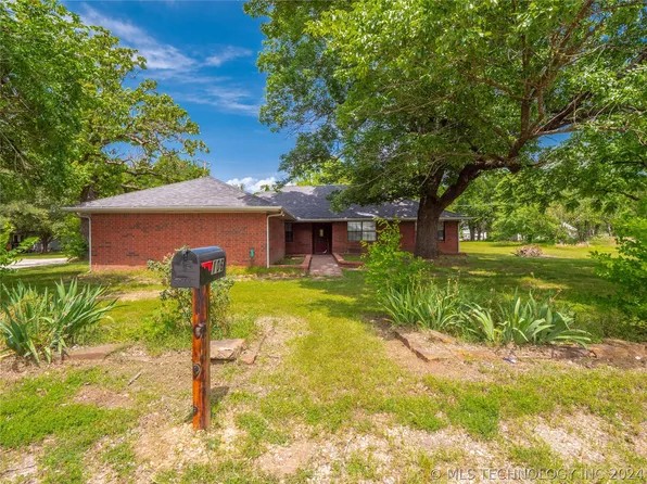 106 4th St, Stuart, OK 74570