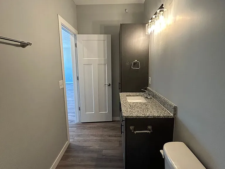 2724 Silver St — Photo 21