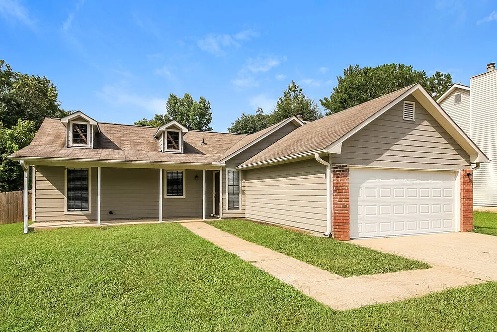3 bed, 2.0 bath, 1356 sqft, $2,060 — Photo 3