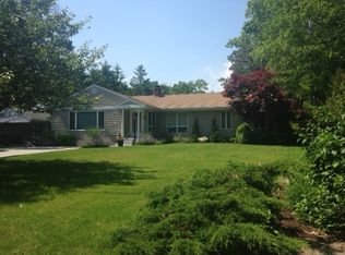 16 Carter Rd, Hampton Bays, NY 11946