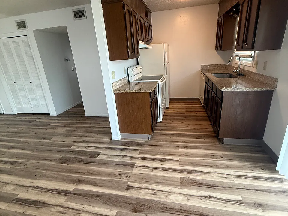 6816 W Par Ln #4