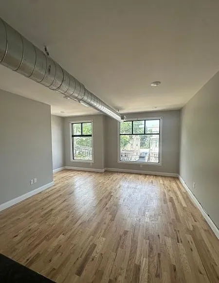 Building Photo - 619 E 26th St #201