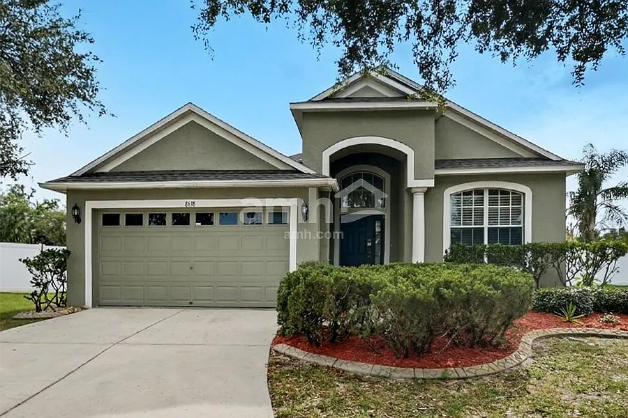 3 bed, 2.0 bath, 2062 sqft, $2,440 — Photo 1