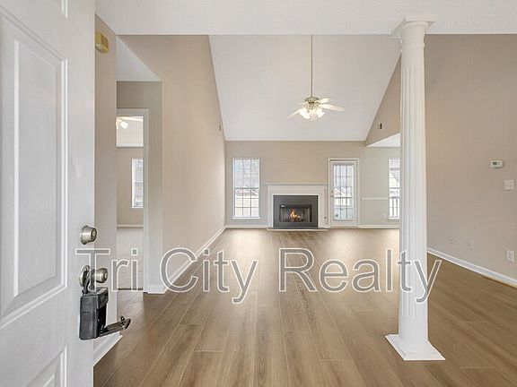 4th image of 110 York Ln