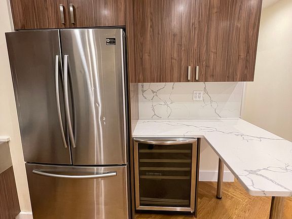 4th image of 921 Washington Ave #161