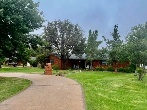 1213 Dallas St, Plainview, TX 79072