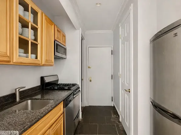 120 Christopher Street image 1 of 4