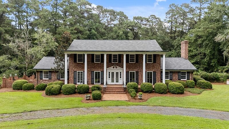 1st image of 221 Magnolia Ln