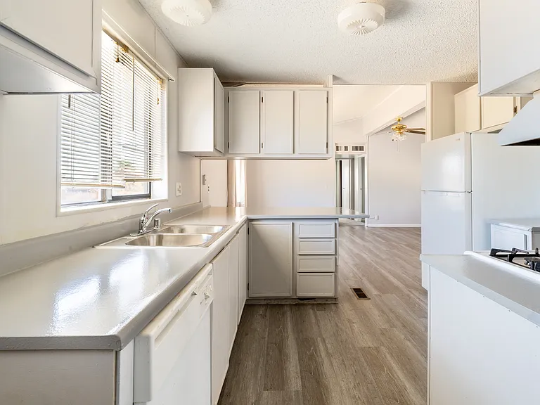 72476 Sunnyvale Dr — Photo 28