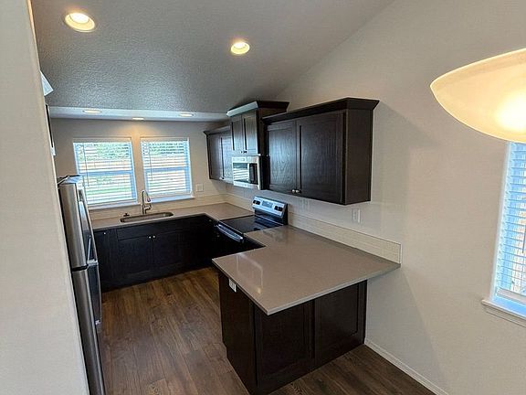 5th image of 1608 Zoe Ave
