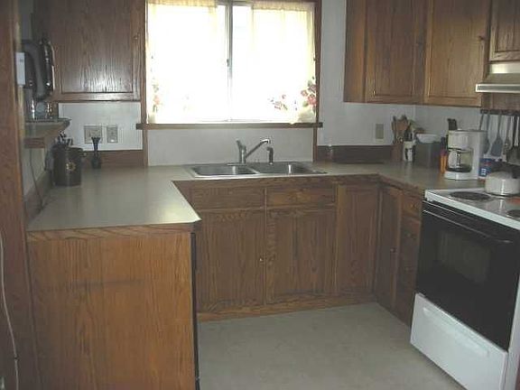 3rd image of 832 Richland Ct