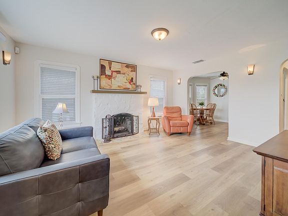 4th image of 215 Fairmont Avenue