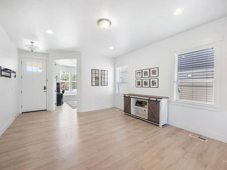 5962 W Milano Dr — Photo 8