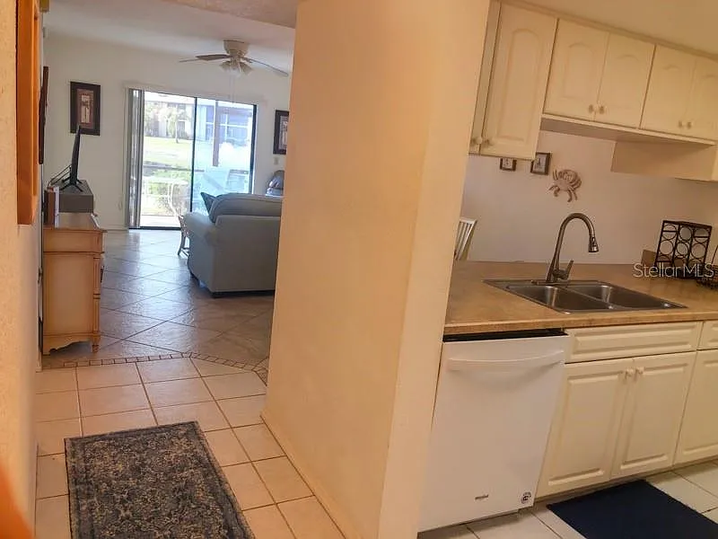 2 bed, 2.0 bath, 893 sqft, $1,900 — Photo 2