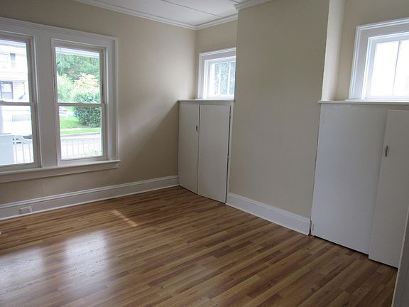 4th image of 28 Orange Ave
