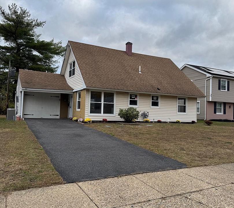 1st image of 11 Buxmont Ln