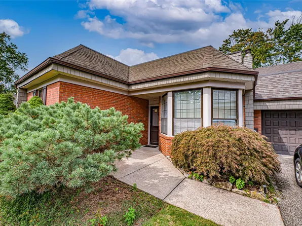 52 Admirals Drive E, Bay Shore, NY 11706