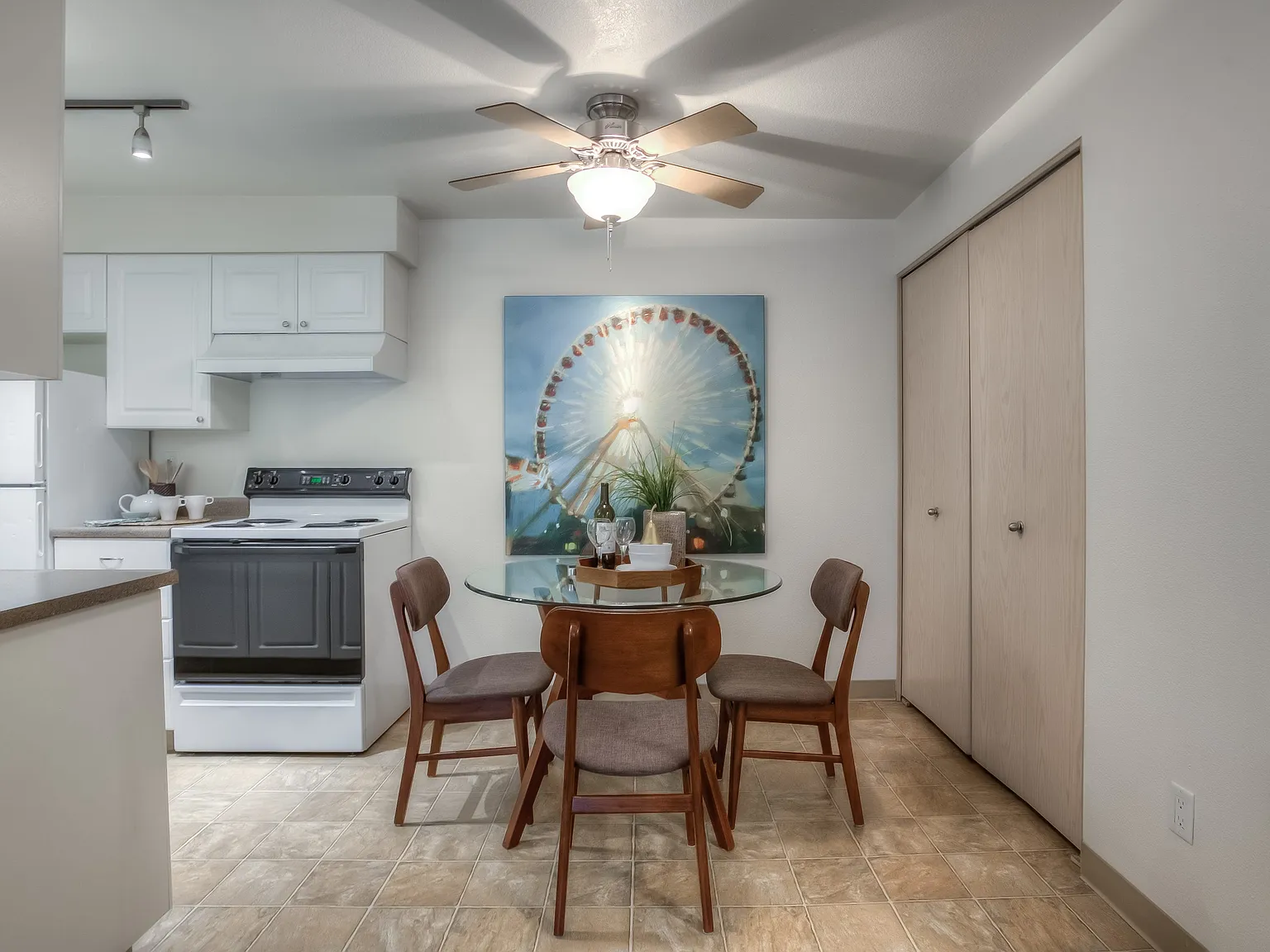 Mountain High Apartments — Photo 2