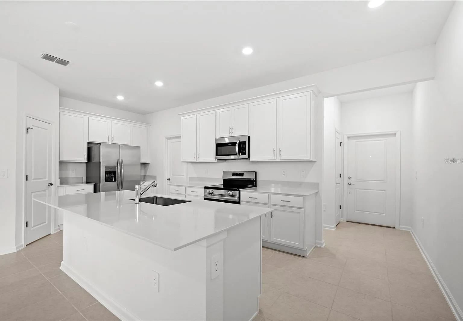 3 bed, 1795 sqft, $2,700 — Photo 2