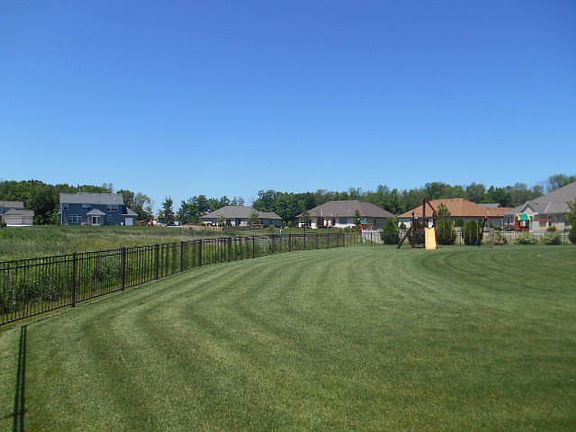 4th image of 3729 E Green Meadows Dr