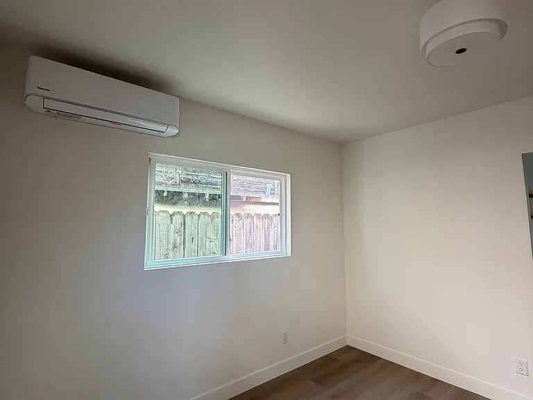 2122 J St #1/2 — Photo 2