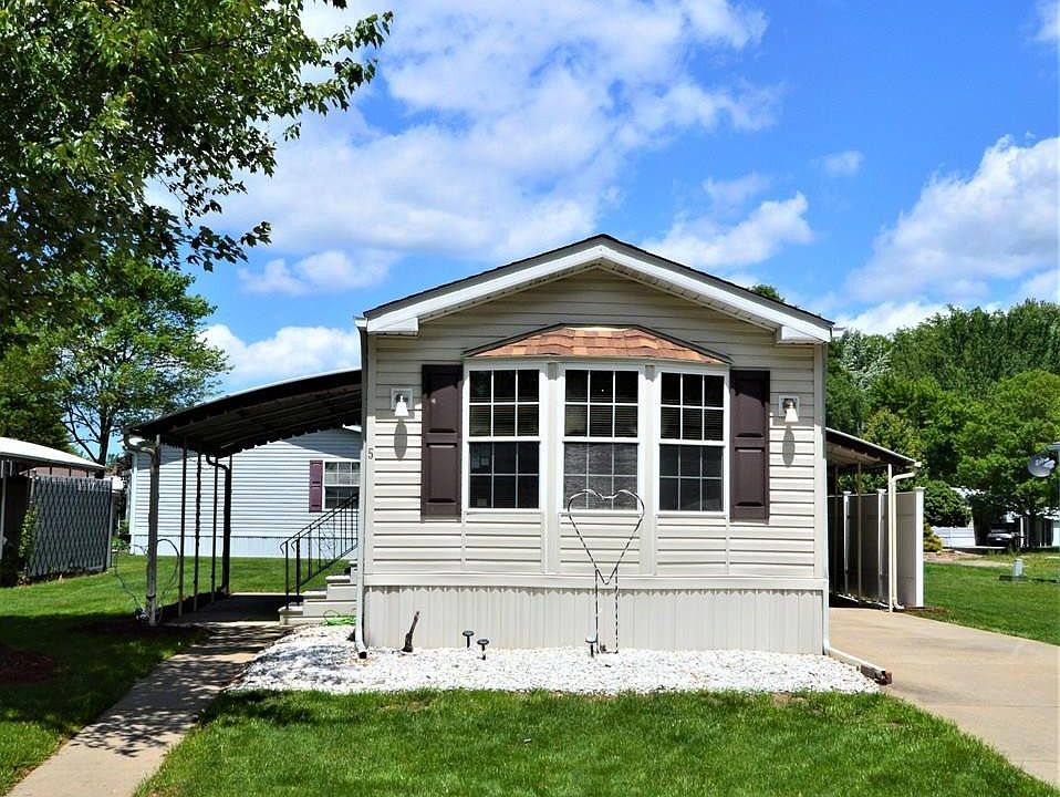 1st image of 5 Brightwood Dr #5